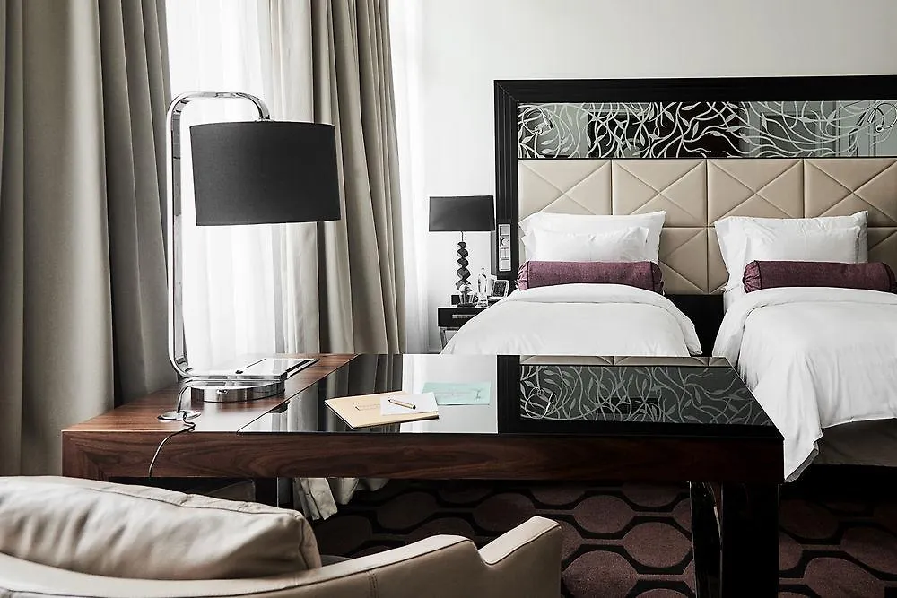 ***** Hotel Roomers Berlin Steinplatz, Autograph Collection Germania