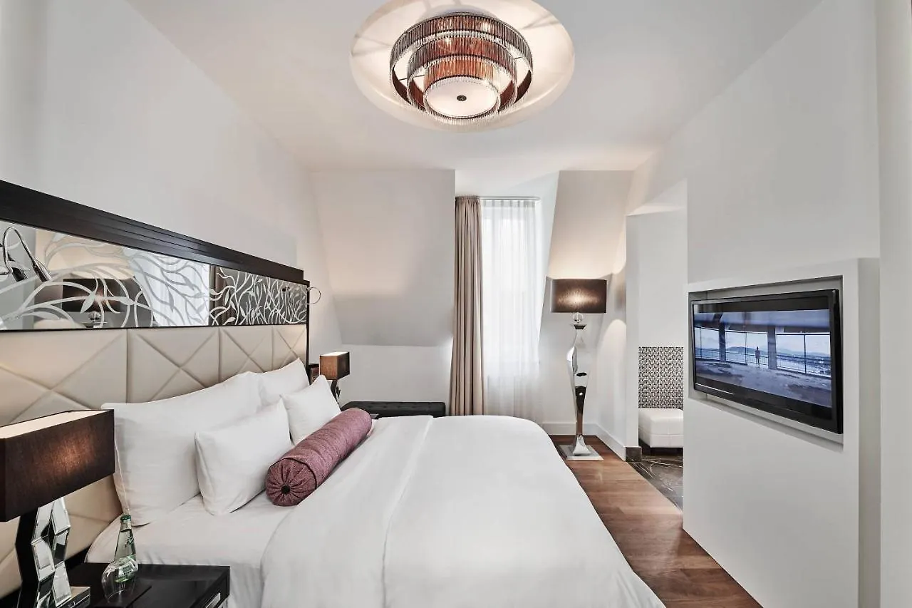 Roomers Berlin Steinplatz, Autograph Collection