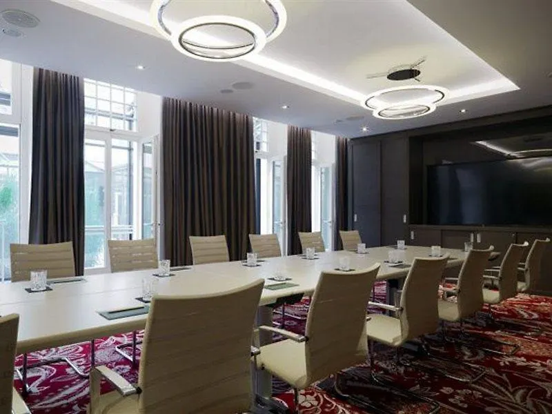 فندق Roomers Berlin Steinplatz, Autograph Collection