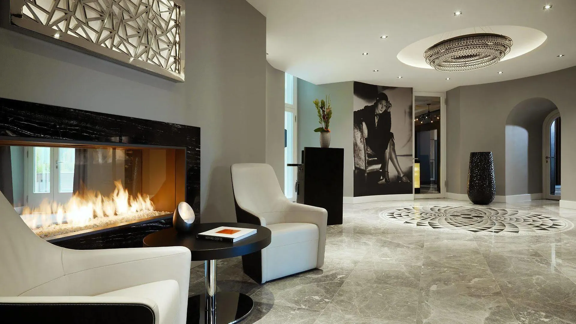 Roomers Berlin Steinplatz, Autograph Collection