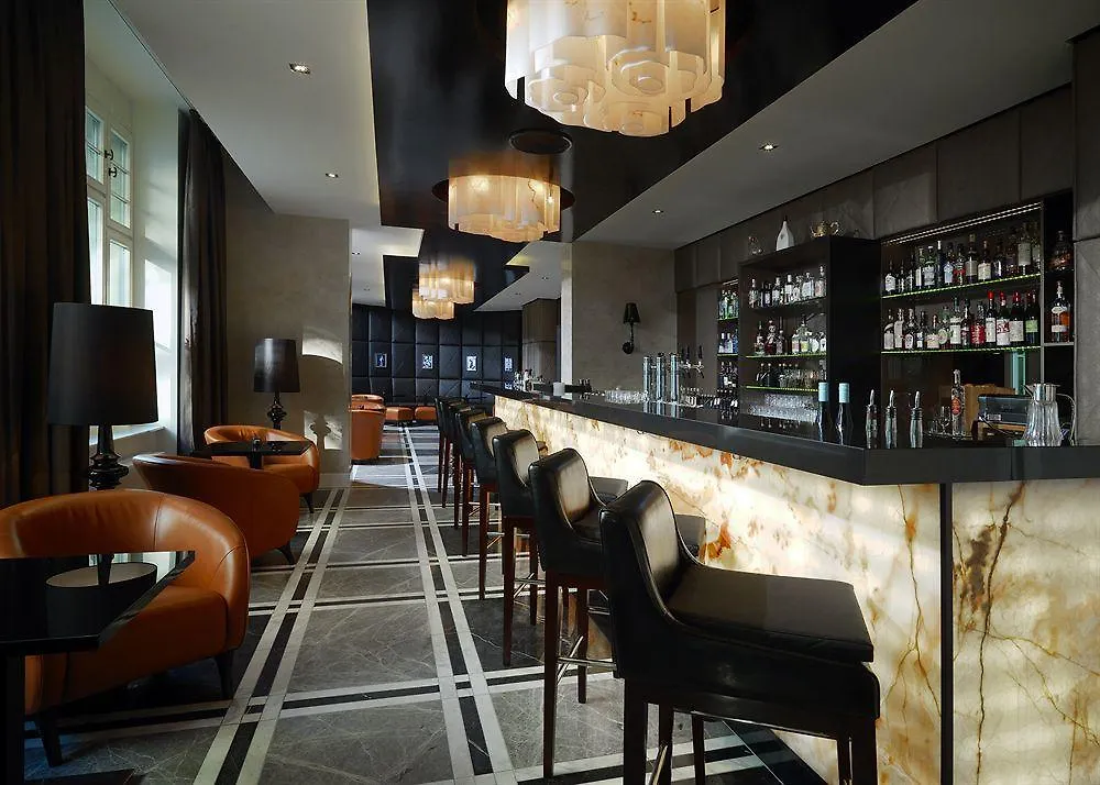 ***** Hotel Roomers Berlin Steinplatz, Autograph Collection Germany