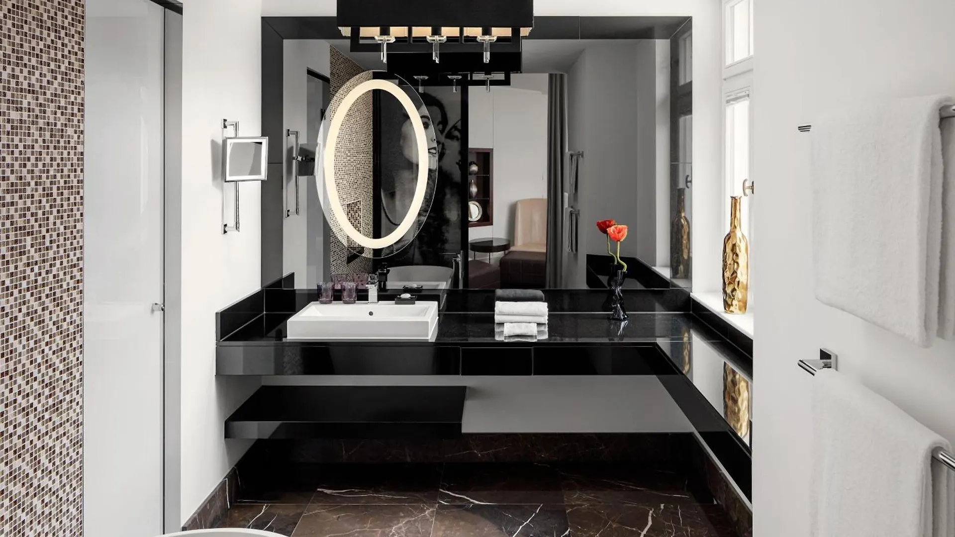 ***** Hotel Roomers Berlin Steinplatz, Autograph Collection Germany